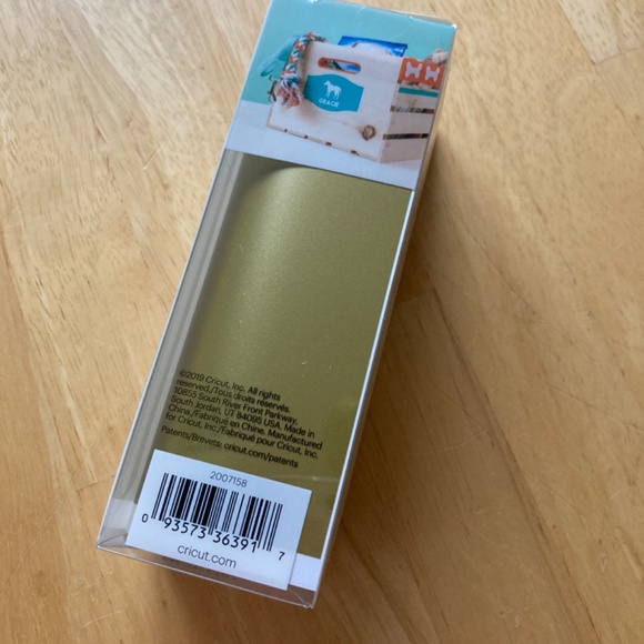 New Cricut Joy Smart Vinyl Matte Gold Removable 5.5” x 48” 1 Roll - Picture 3 of 4